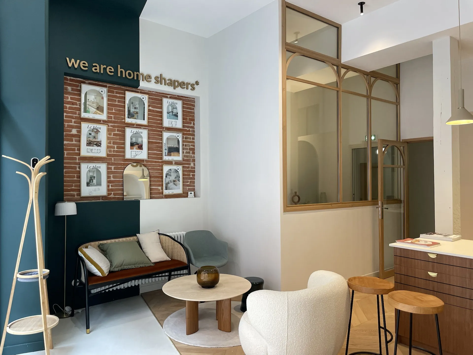 Coin salon, banquette et fauteuil — Toulouse